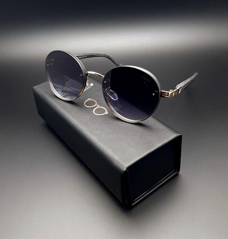 مشکی فریم طلایی