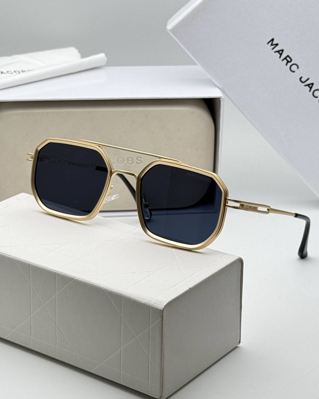 عینک افتابی مارک جکوبز لنز uv400قیمت :۵۸۰ت