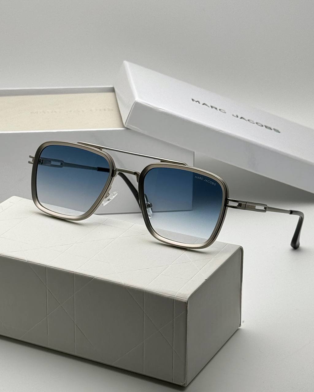 عینک افتابی مارک جکوبز uv400قیمت :۵۸۰ت